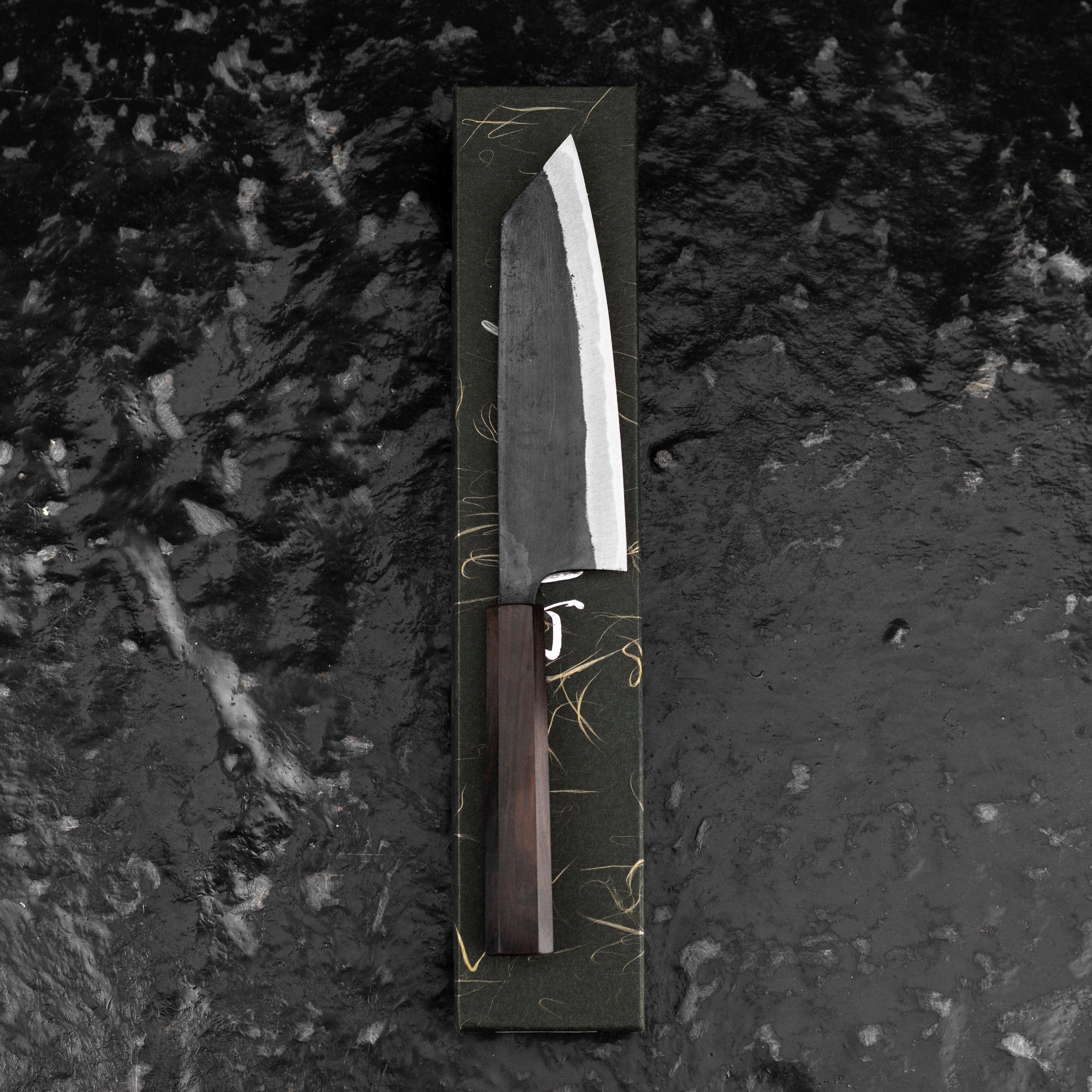 Nůž Bunka 16,5 cm Hatsukokoro Kurokuma Aogami