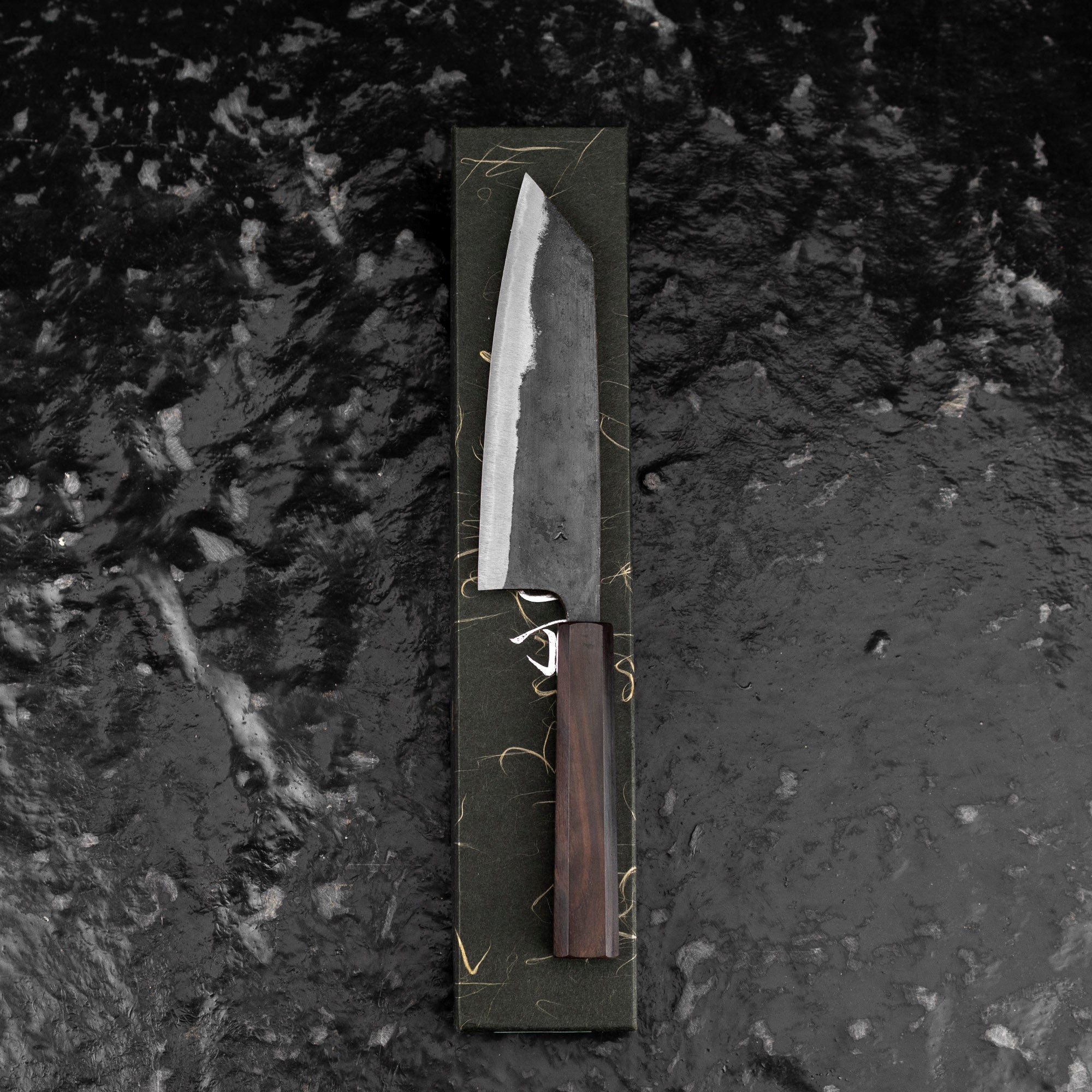 Nůž Bunka 16,5 cm Hatsukokoro Kurokuma Aogami