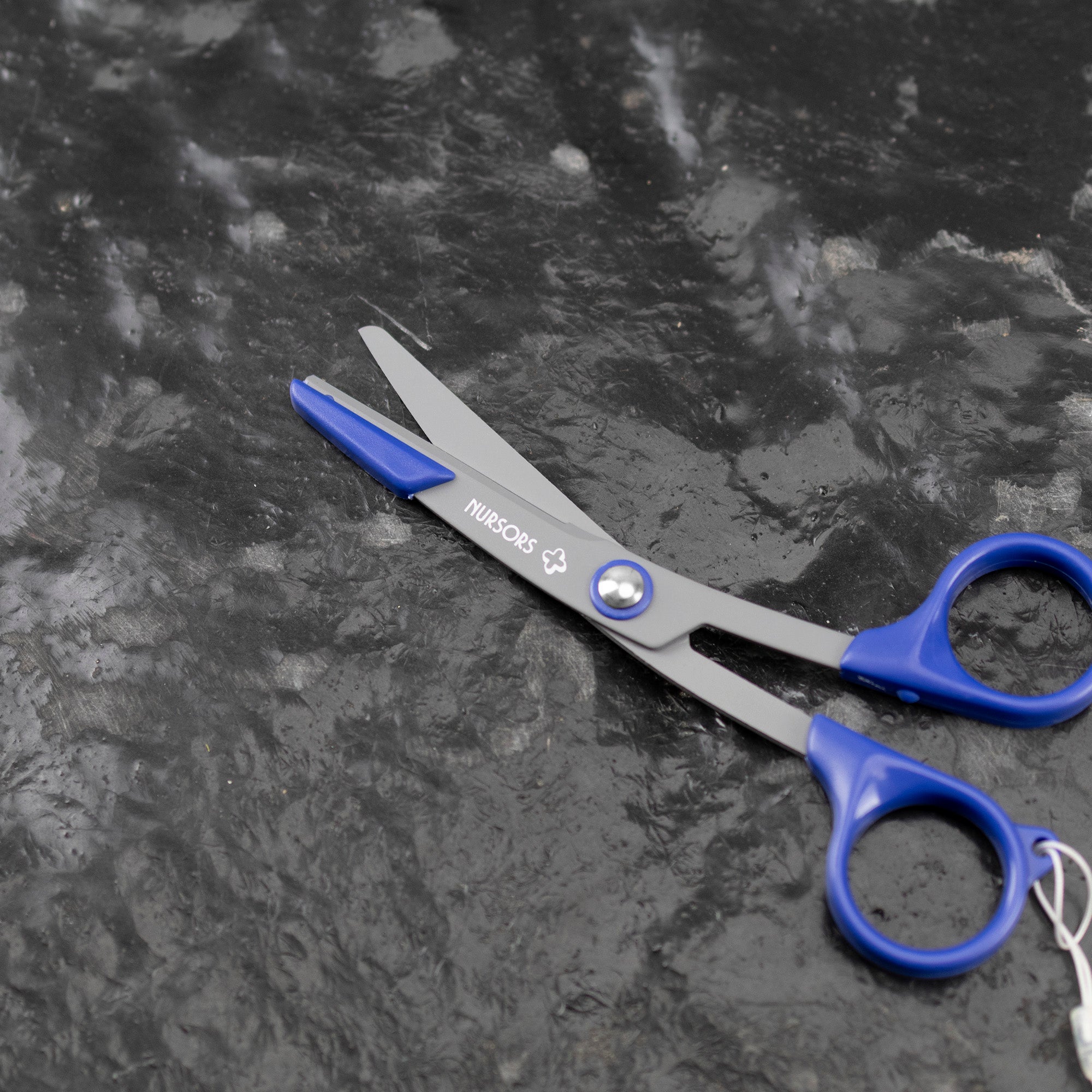 Nůžky Nurse Koala bungee 140 mm modré hedvábné NS-140SKC