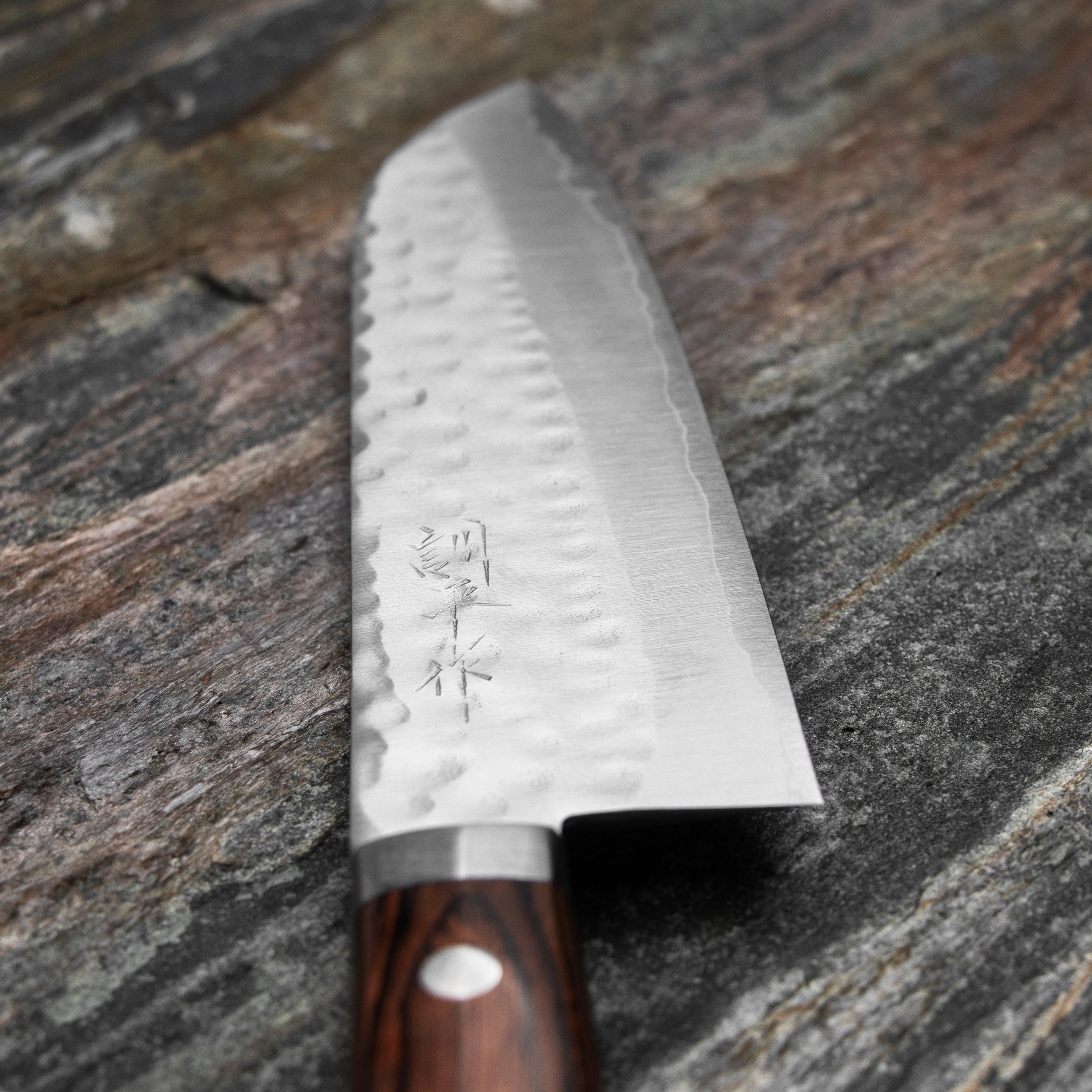 Nůž Santoku 17 cm Kunio Masutani VG-1 Hammered mahagon