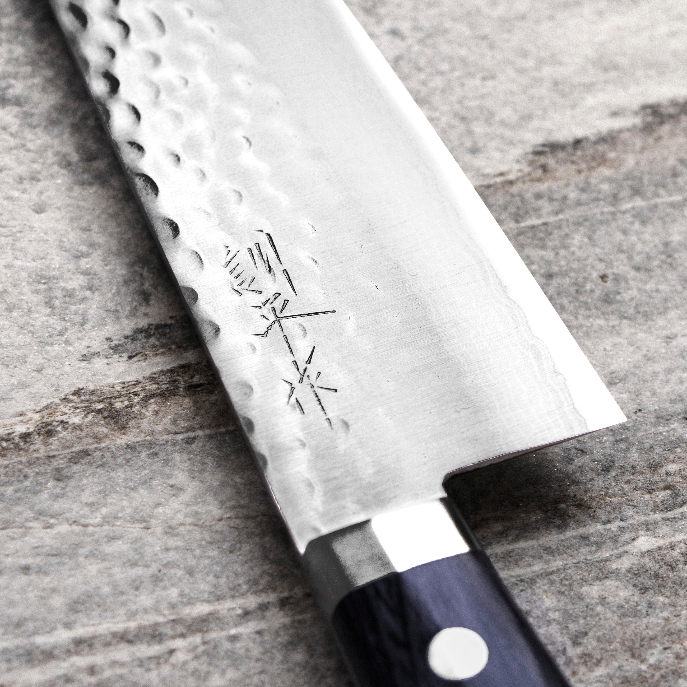 Nůž Santoku 17 cm Kunio Masutani VG-10 Hammered Blue Damascus