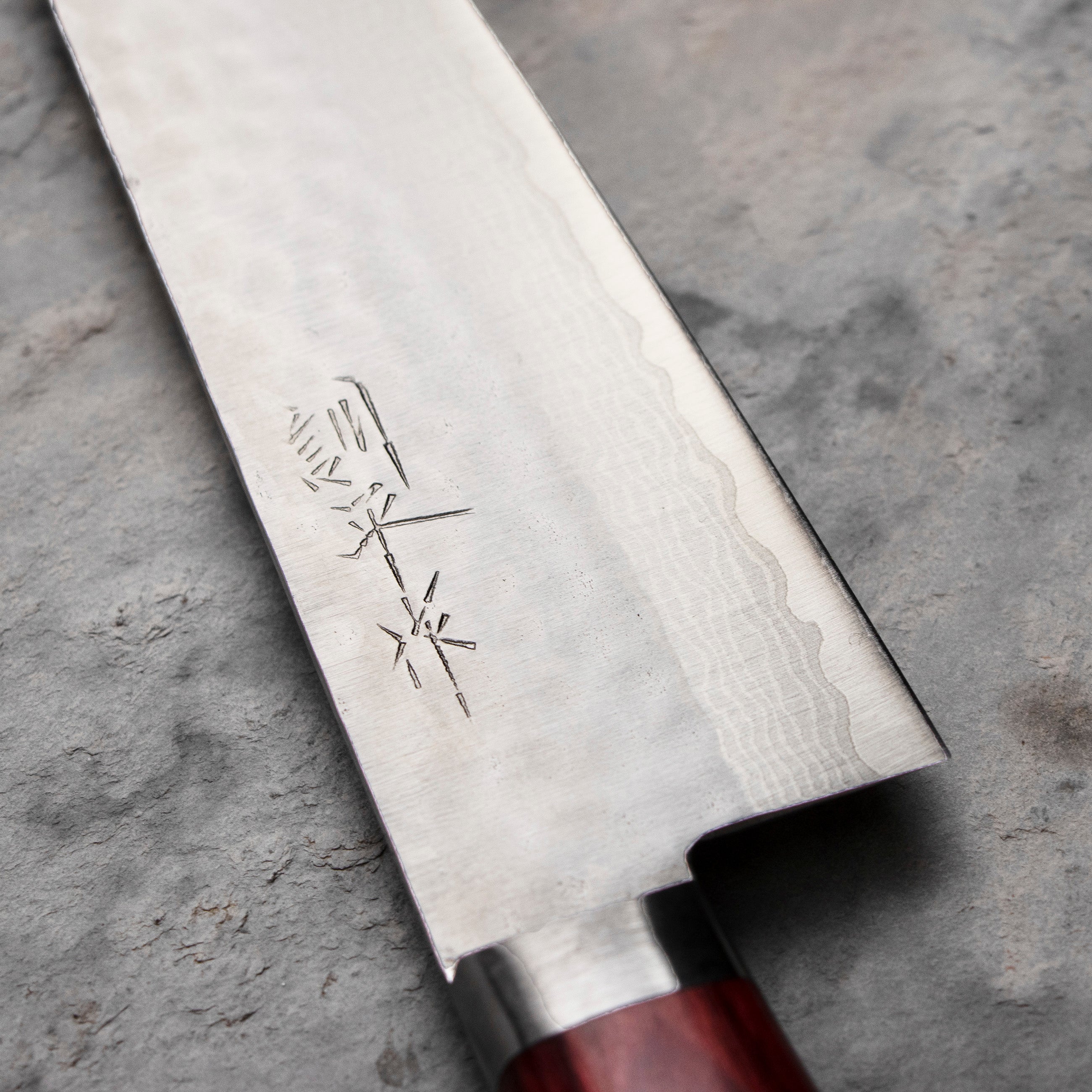 Nůž šéfkuchařský 18 cm Kunio Masutani VG-10 Hammered Red Damascus