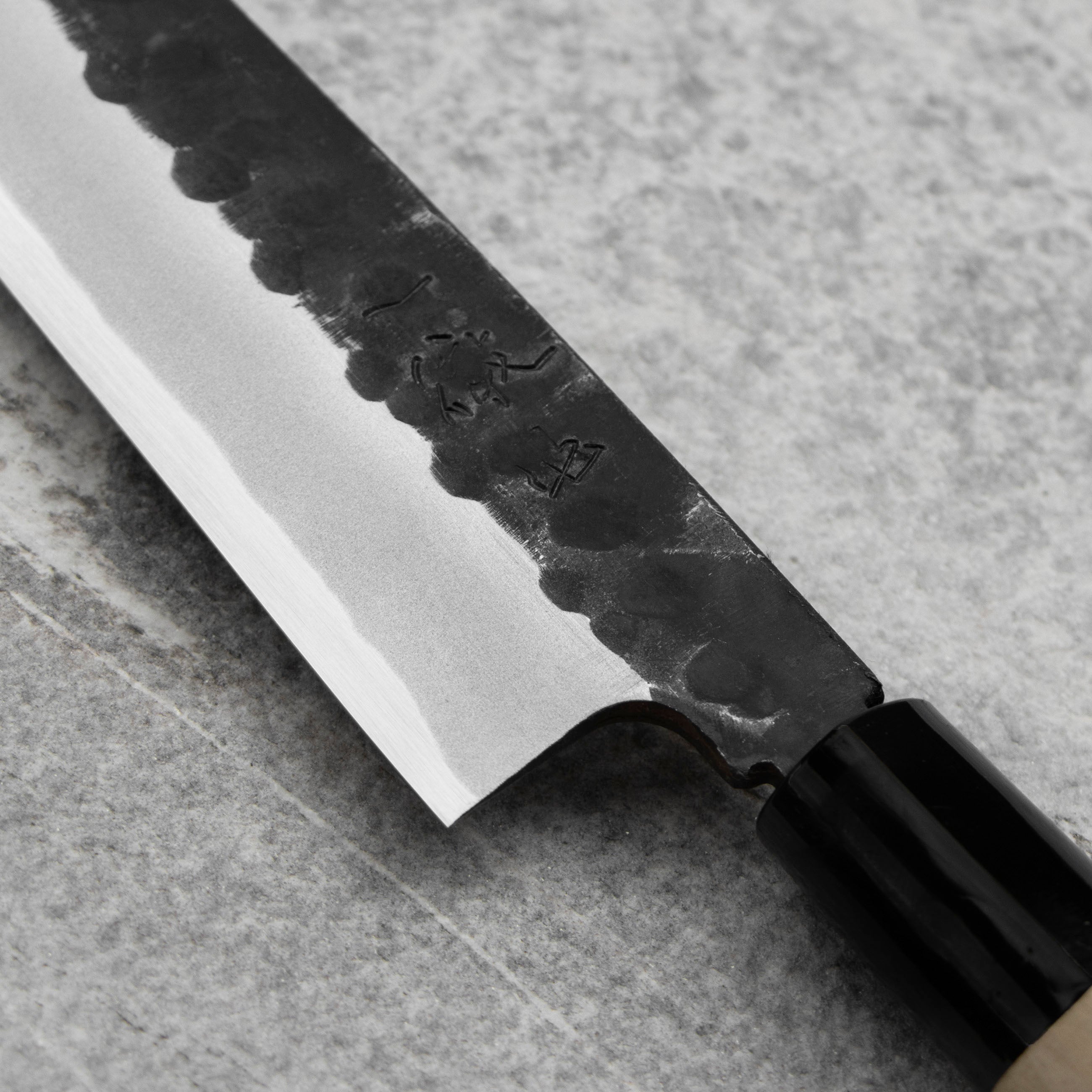 Nůž Yanagiba 24 cm Ittetsu Forge Black Shirogami