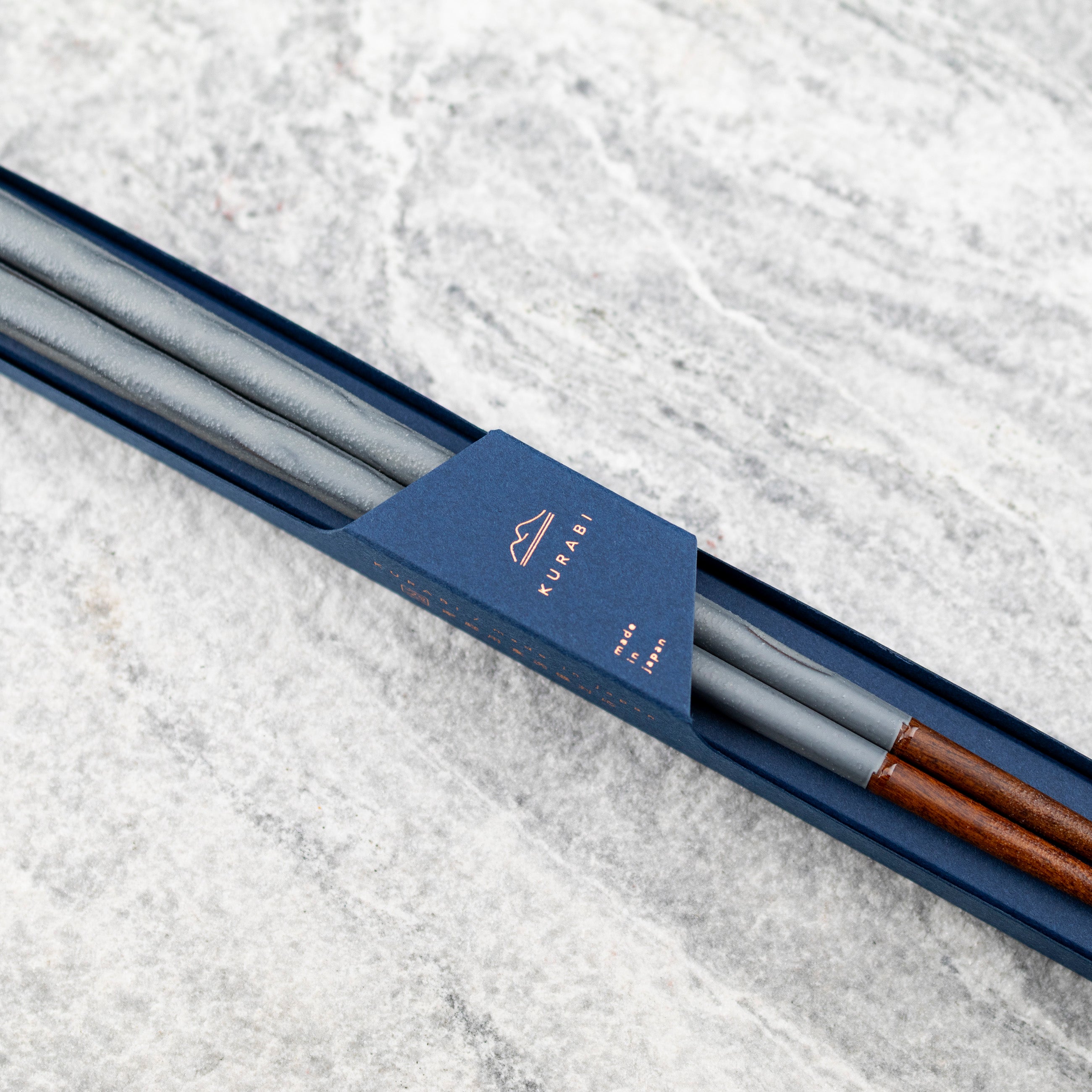 Japonské hůlky na sushi Kawai - šedé Kurabi