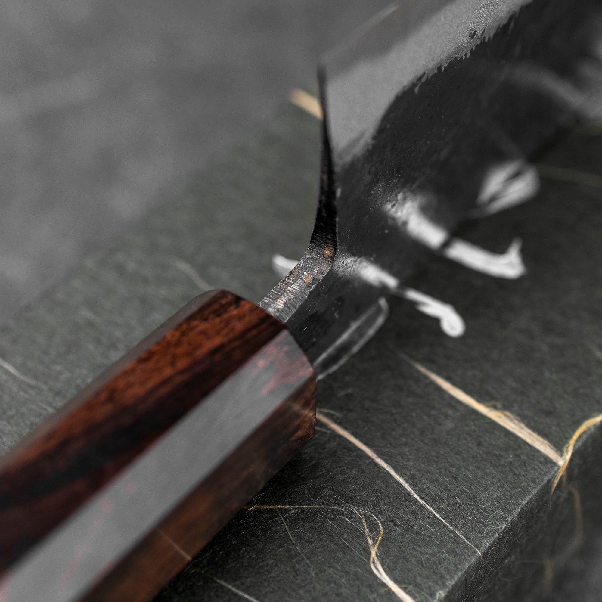 Nůž Santoku 16,5 cm Hatsukokoro Sumi Kurouchi Aogami