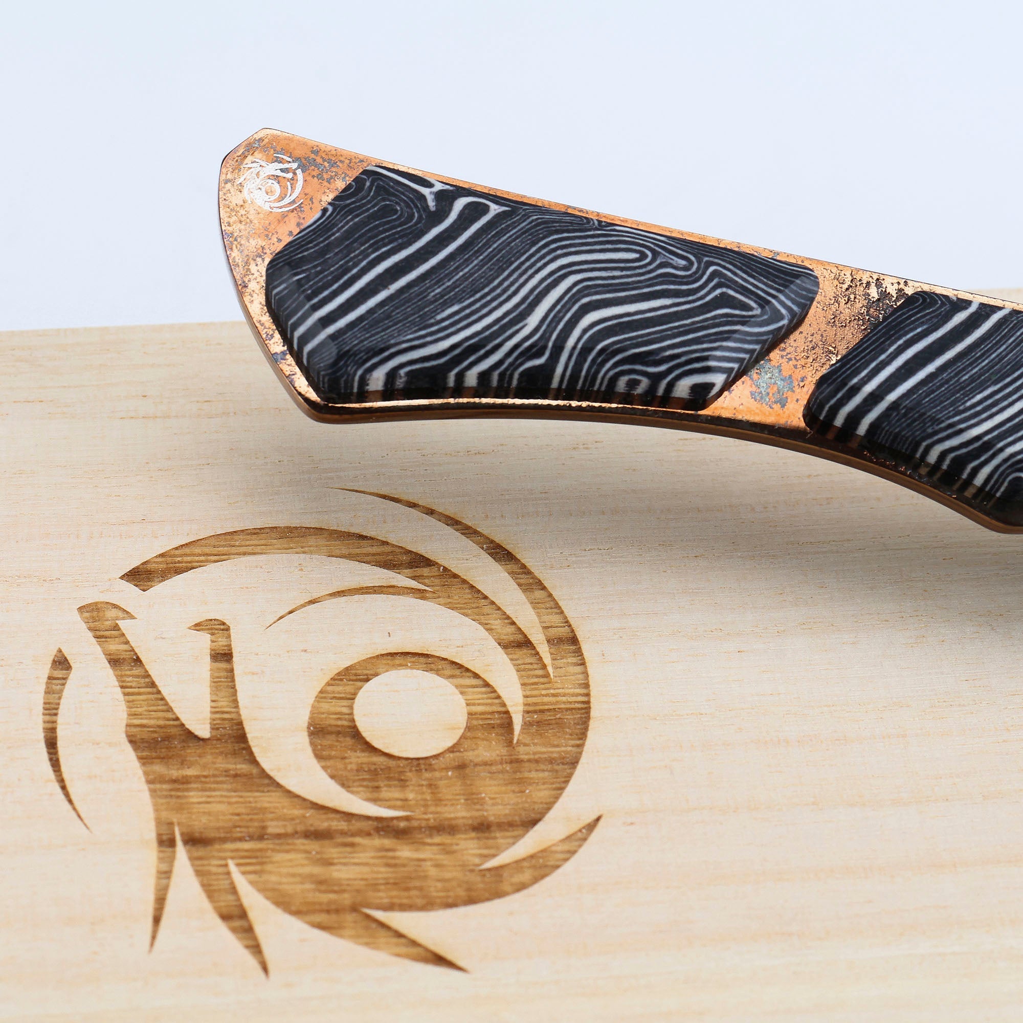 Nůž Santoku 18 cm Dew Hara Saku