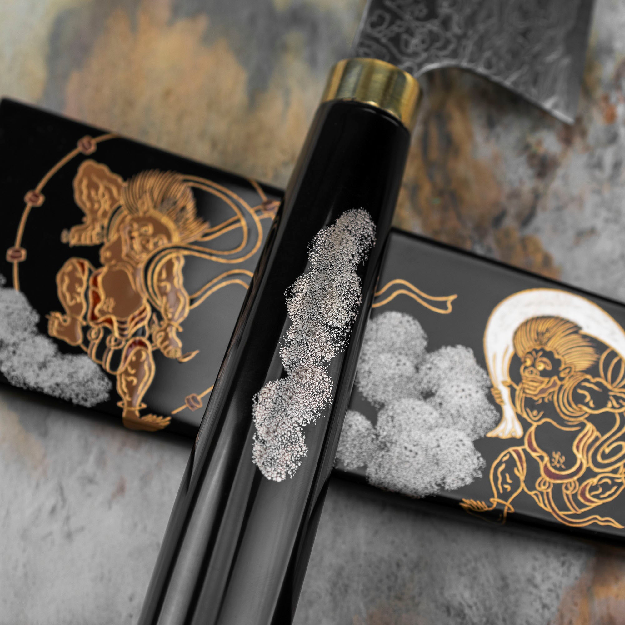 Nůž Santoku 18 cm Takeshi Saji Art Fujin Raijin R-2 + Saya