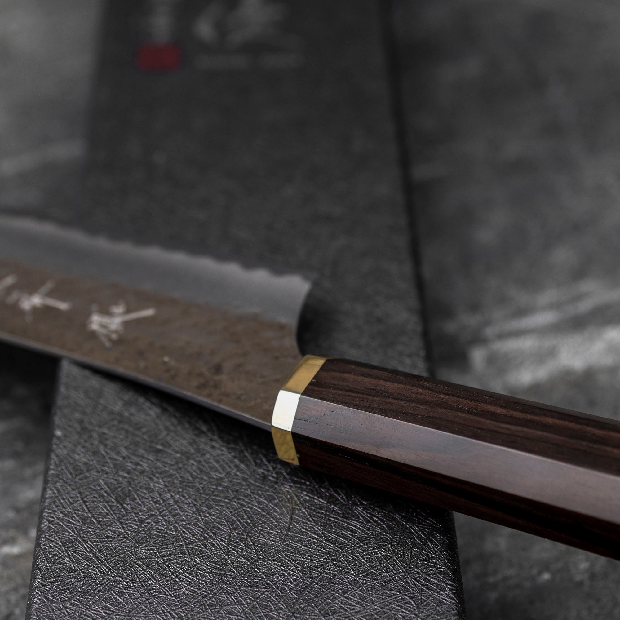 Nůž Sujihiki 27 cm Yu Kurosaki Kokusen Brass Aogami Super/SS